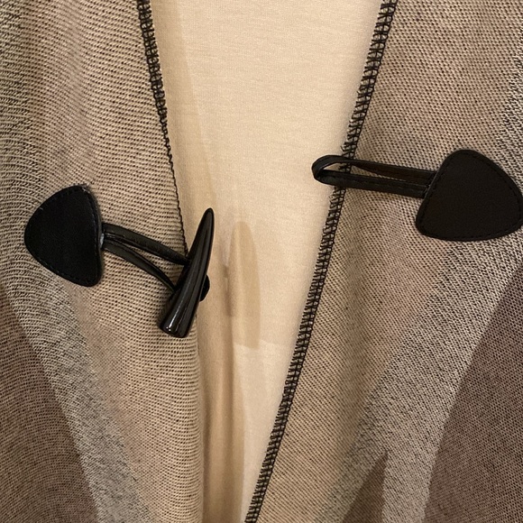 Outlander Style Poncho - Picture 2 of 4